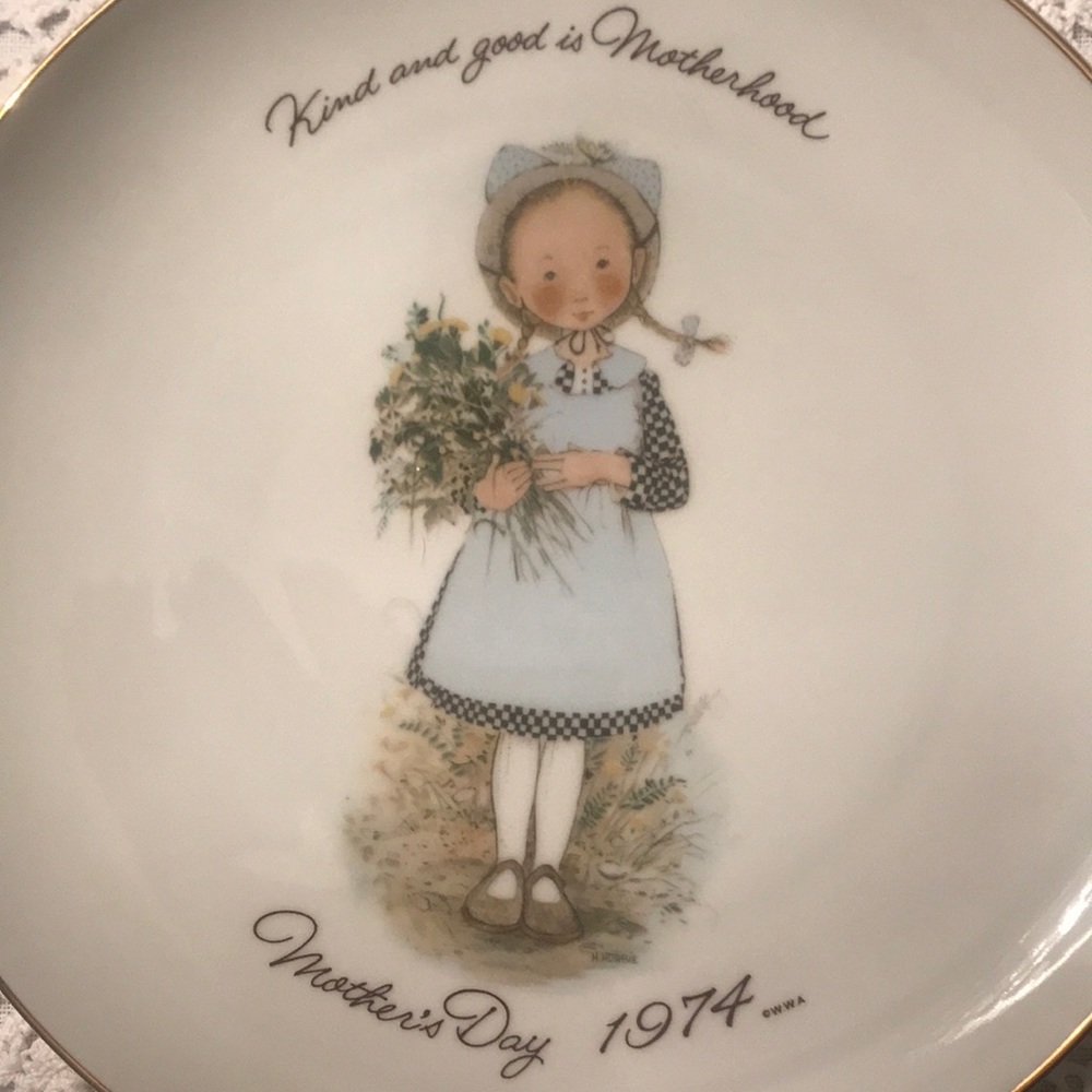 10 1/2 in VINTAGE HOLLY HOBBIE PLATE